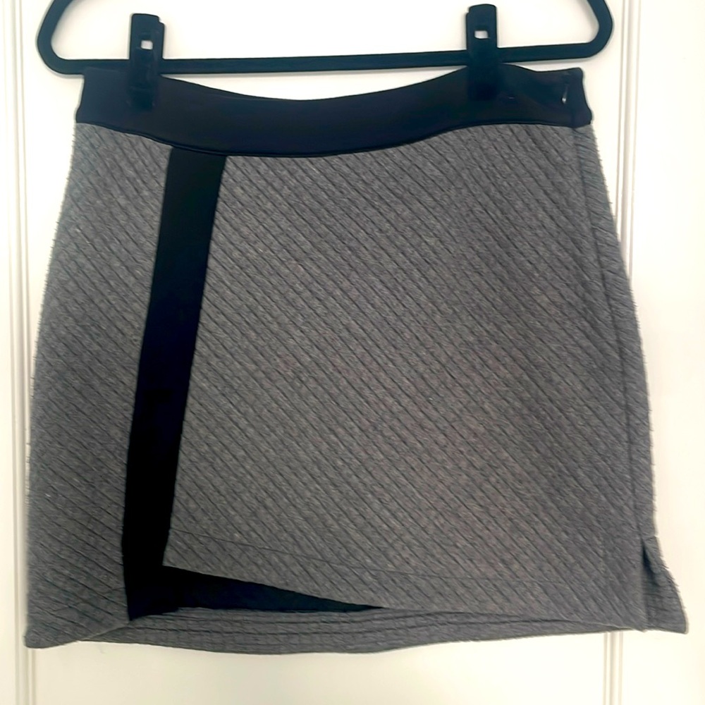 Grey textured skirt